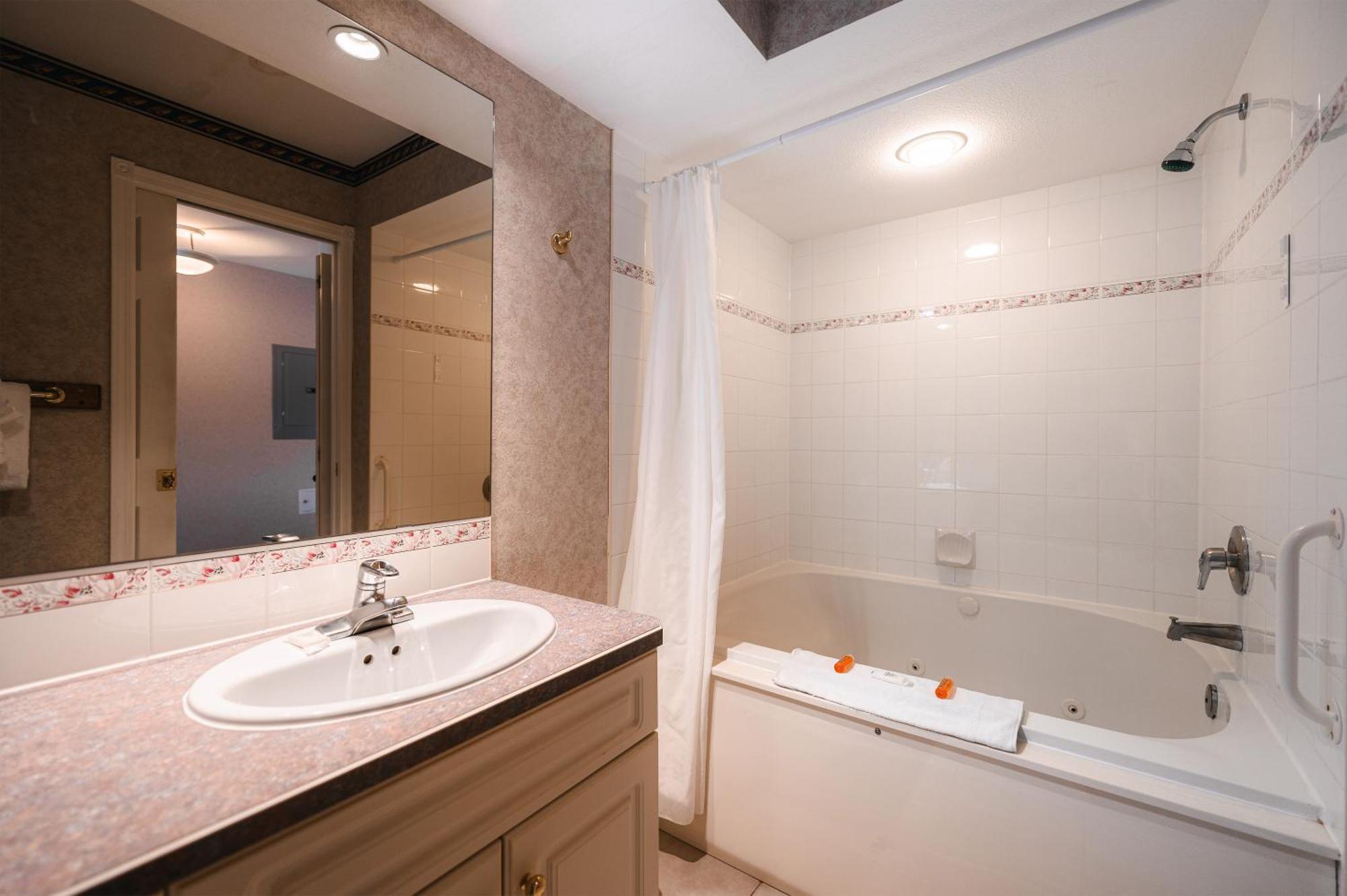 Mountain View And At 3* Fairmont Hot Springs